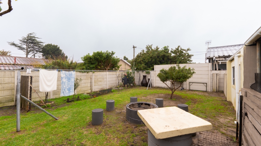 4 Bedroom Property for Sale in Peerless Park Western Cape